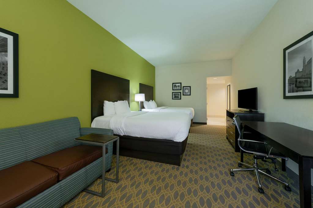 La Quinta Inn & Suites by Wyndham Columbus Grove City - photo 26