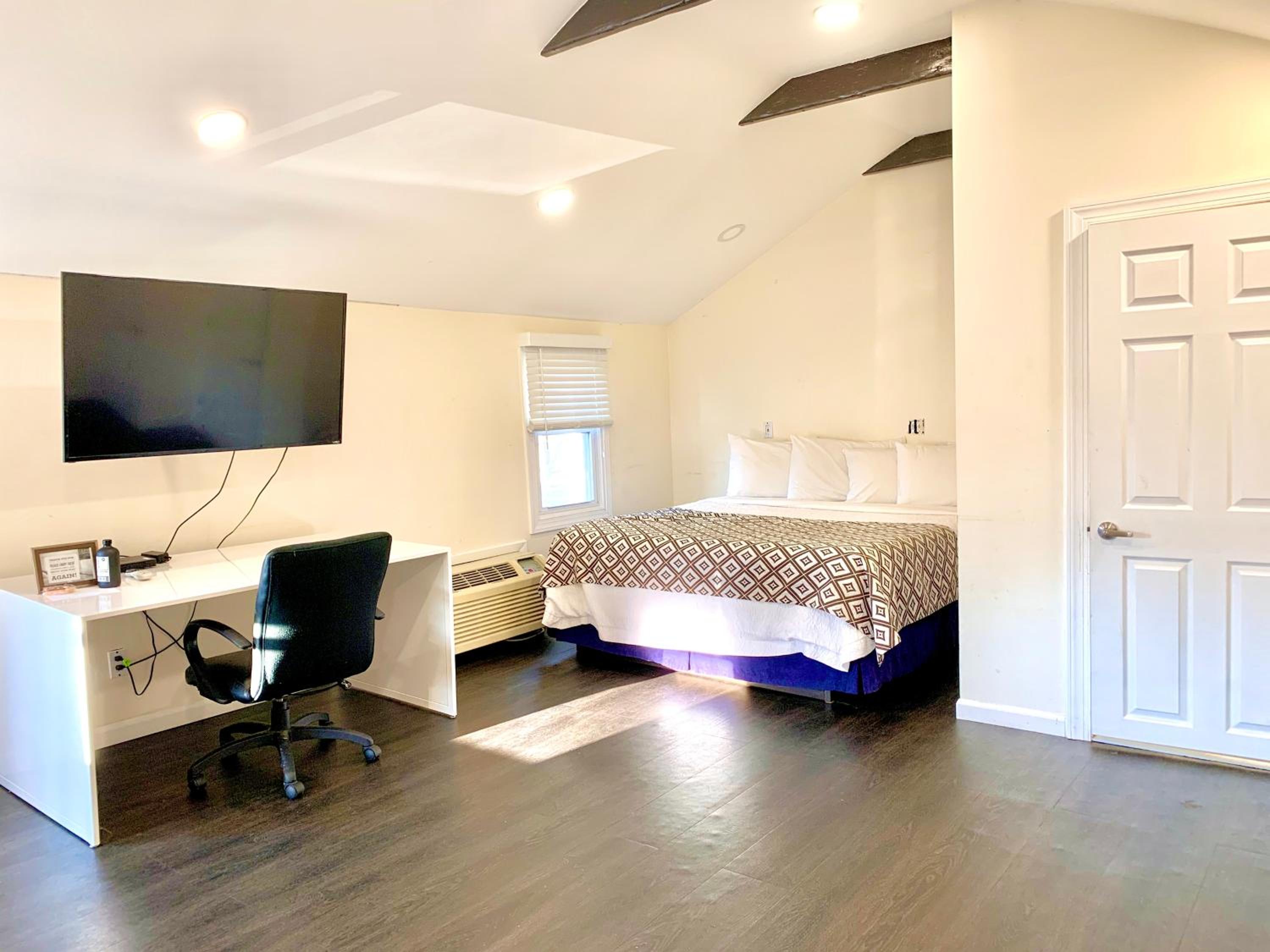Penn Lodge Hotel & Suites - photo 40