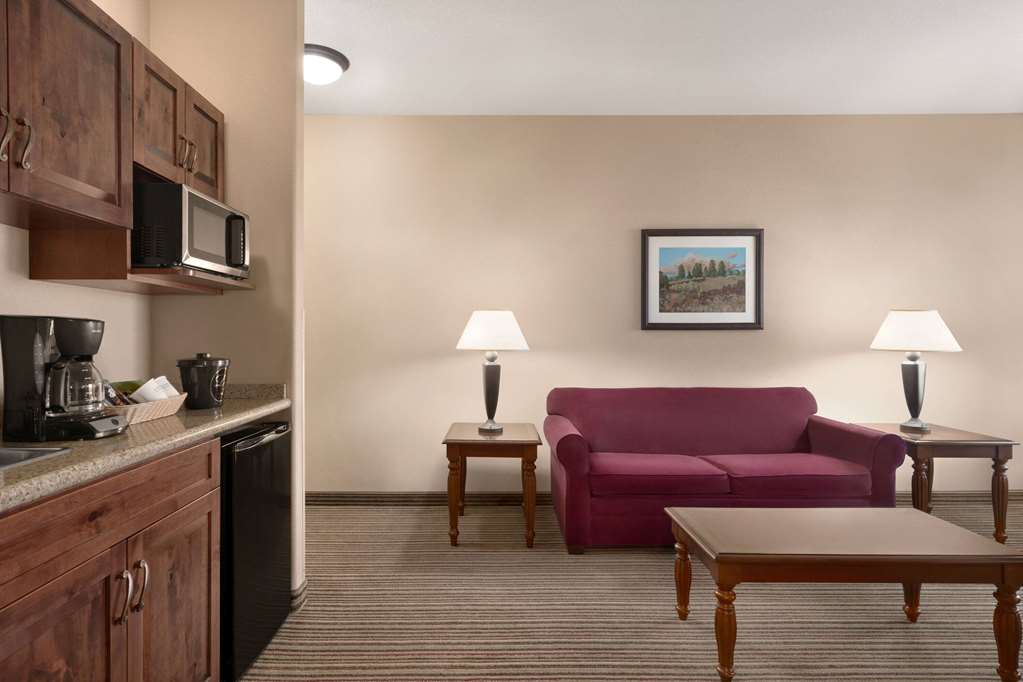 La Quinta Inn & Suites by Wyndham Trinidad - photo 41