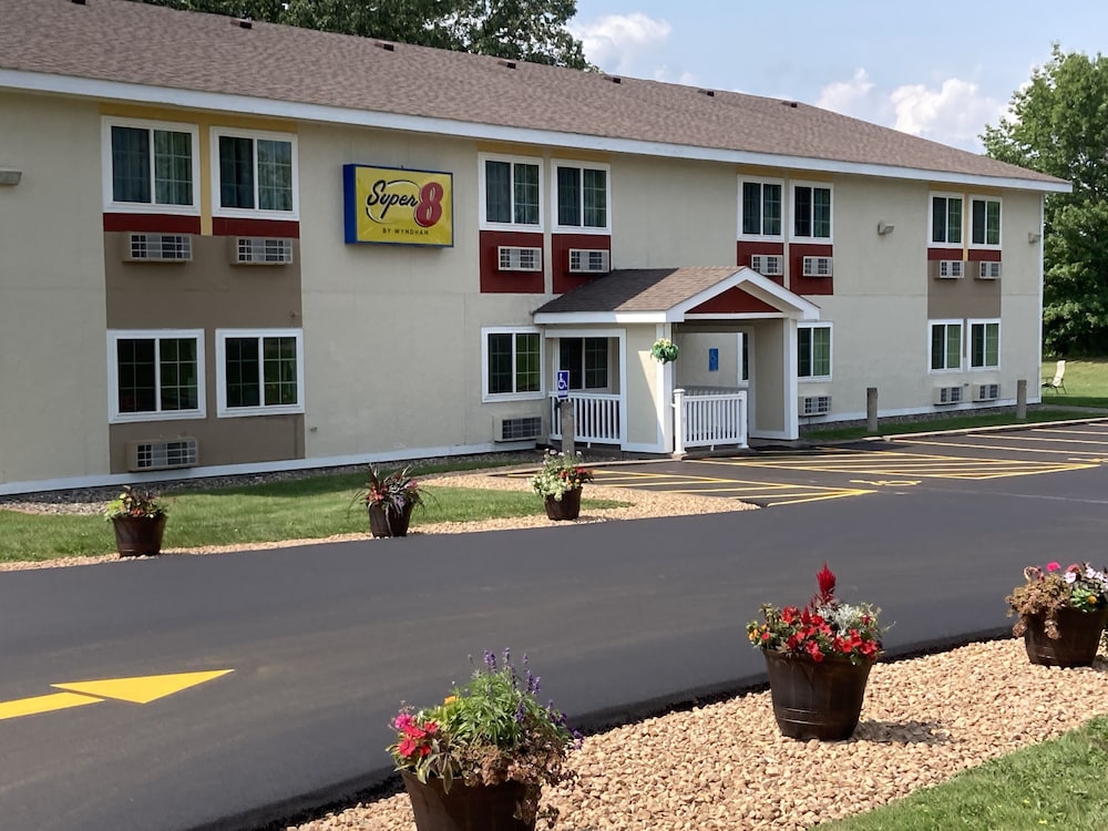 Super 8 by Wyndham Chisago City - photo 33