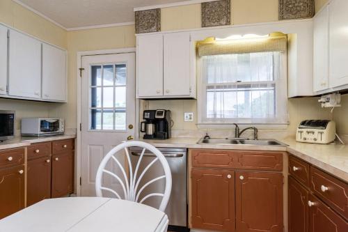 BeachyPeachyKeen by Oak Island Accommodations - photo 39