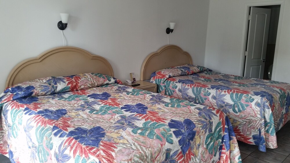 Carolina TarHeel Motel - photo 8