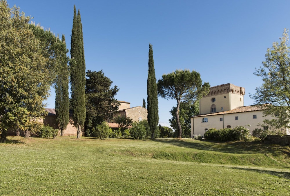 Agriturismo Il Cerreto — 5-Star Luxury Hotel in Pomarance, Italy