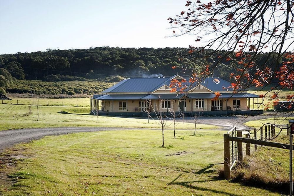 Tallawarra B&B — 5-Star Luxury Hotel in Melbourne, Australia