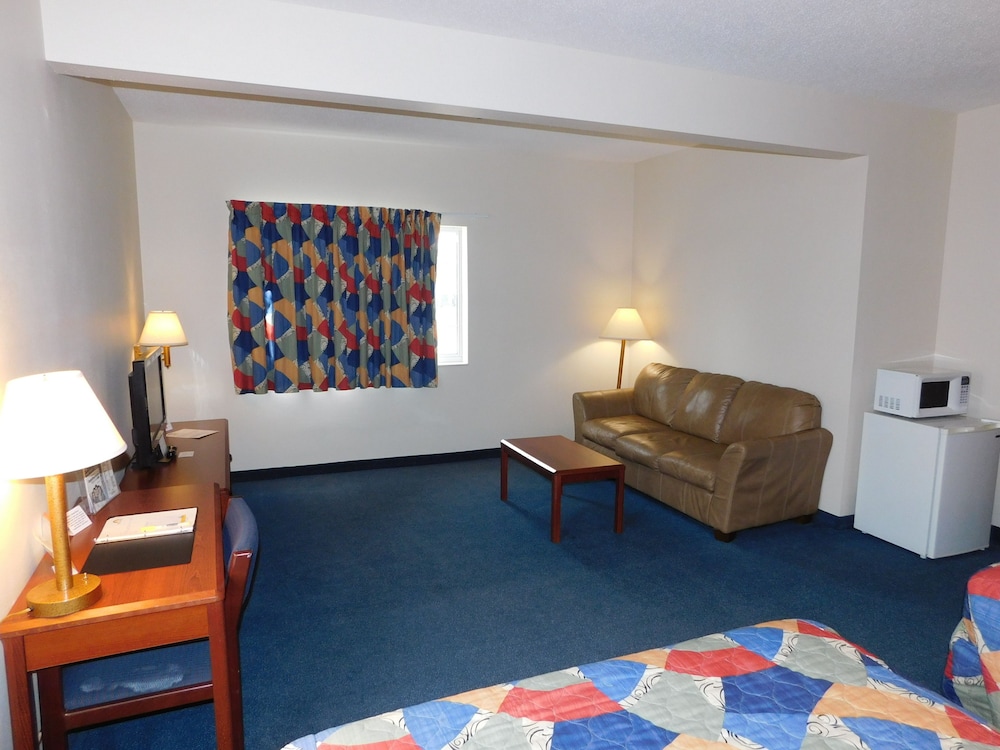 Reston Inn & Suites - photo 39