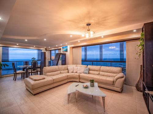 Apto de LUJO 5 min del aeropuerto DosLocosDeViaje — 4-Star Luxury Hotel in Maiquetia, Venezuela