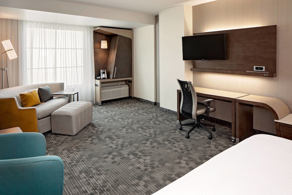 Courtyard by Marriott Dallas Downtown Reunion District - photo 8