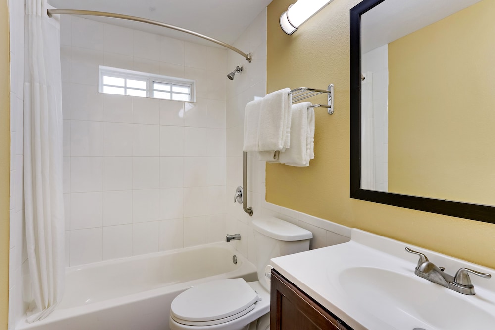 Captain's Quarters Inn - photo 27