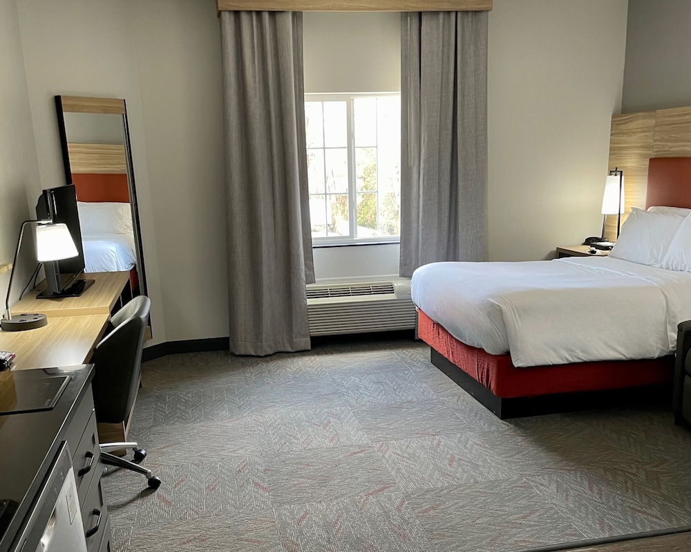Candlewood Suites Tuscaloosa by IHG - photo 18