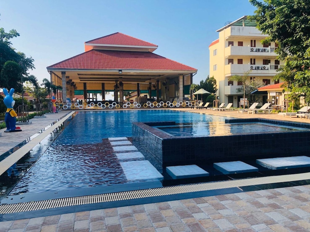 New Travel Beach Resort in Tha Mai, Thailand