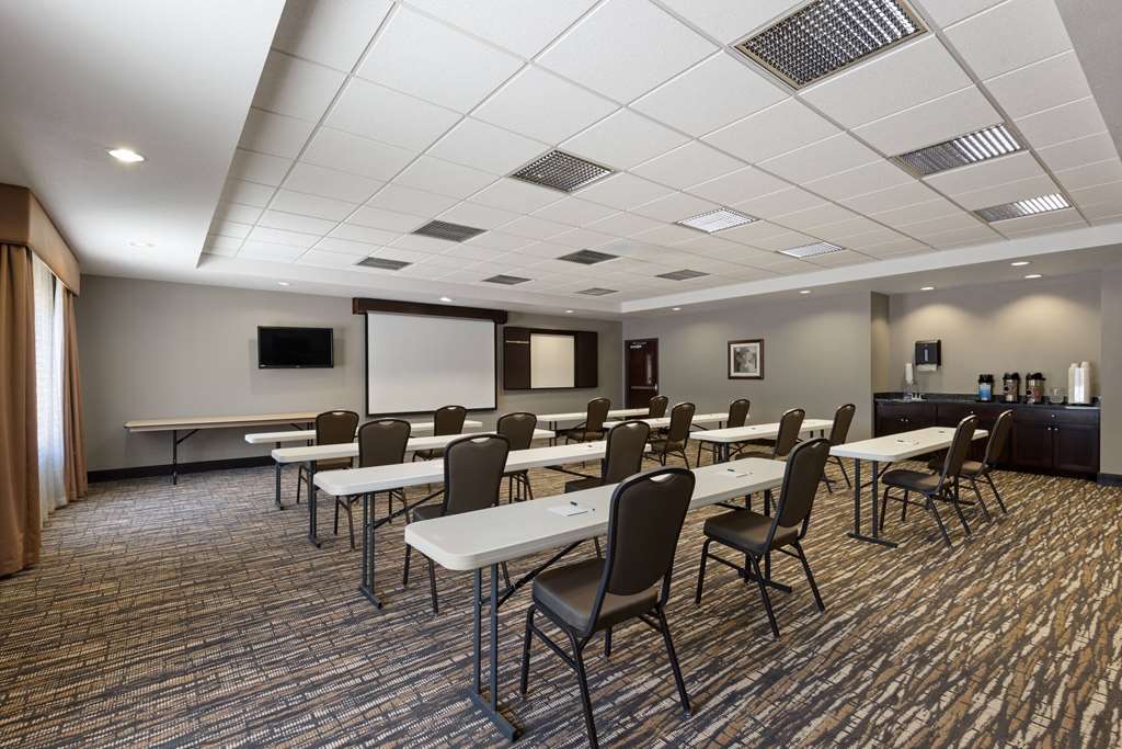 La Quinta Inn & Suites by Wyndham Sioux Falls - photo 17