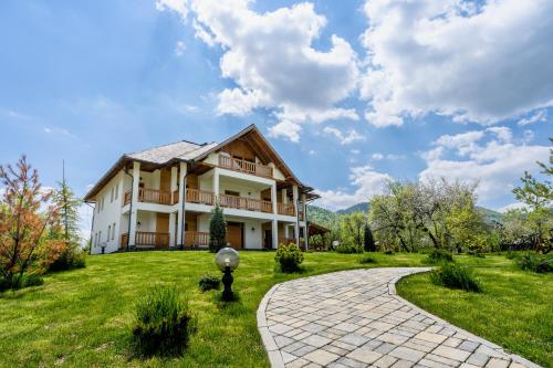 Pensiunea Coronita — 4-Star Luxury Hotel in Viseu De Sus, Romania