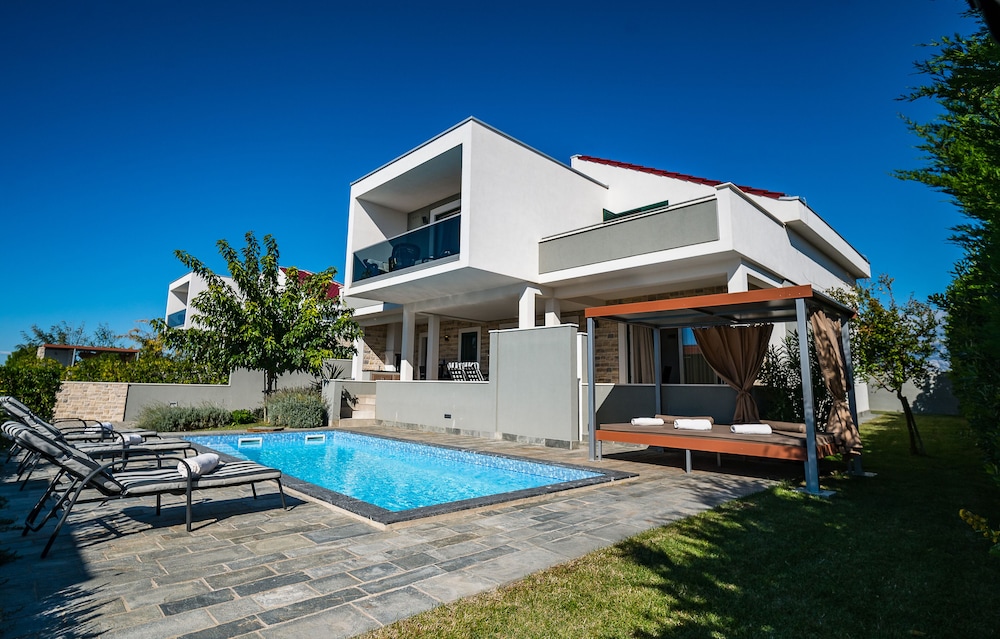 Villa Flavia and Alba Private Pool — 5-Star Luxury Hotel in Novalja, Croatia