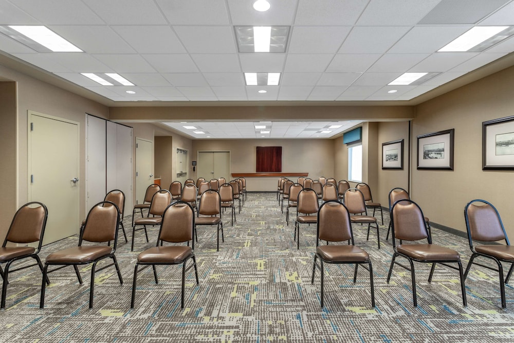 Hampton Inn Suites Minneapolis St Paul Arpt Mall of America - photo 40