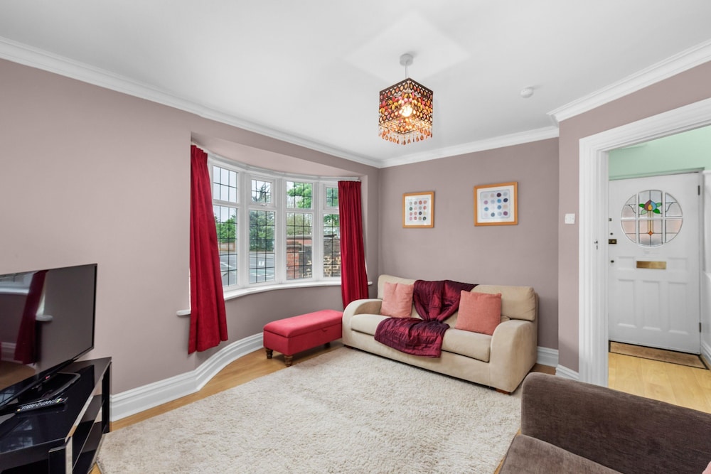 Pebble Corner With Free Parking By My Getaways in Worthing, United Kingdom