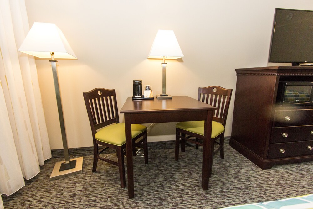 Cedar Point's Express Hotel - photo 17