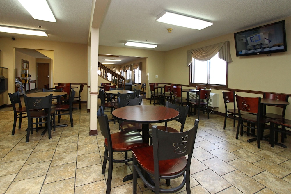 New Victorian Inn and Suites - photo 30