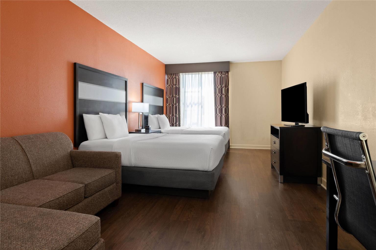 La Quinta Inn & Suites by Wyndham Florence - photo 65