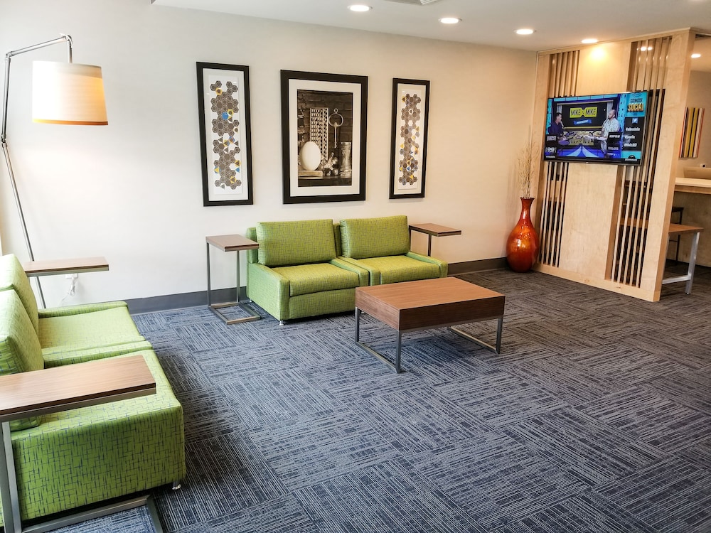 Holiday Inn Express & Suites Charlotte NE University Area by IHG - photo 6
