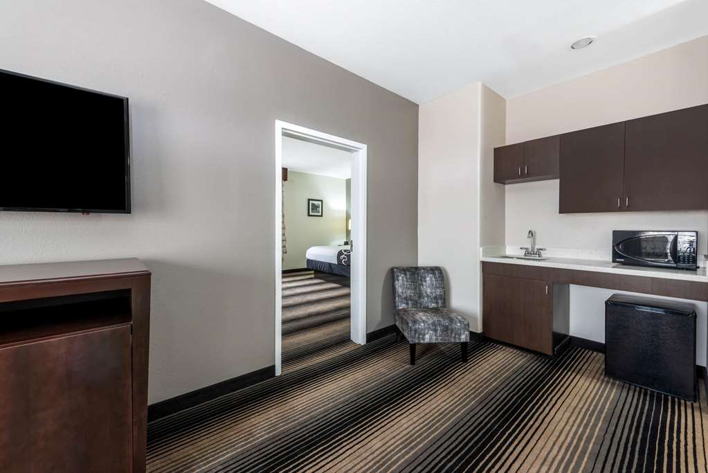 La Quinta Inn & Suites by Wyndham Orange - photo 32