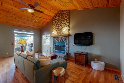 Cloud Nine — Lake Arrowhead — photo 2