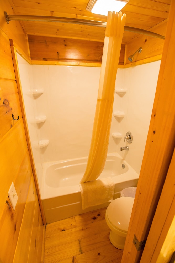 Edinboro Lake Resort Cabins - photo 50