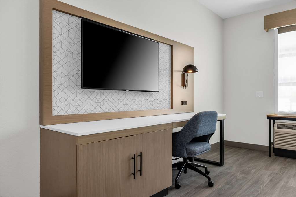 La Quinta Inn & Suites by Wyndham San Jose Airport Downtown - photo 47