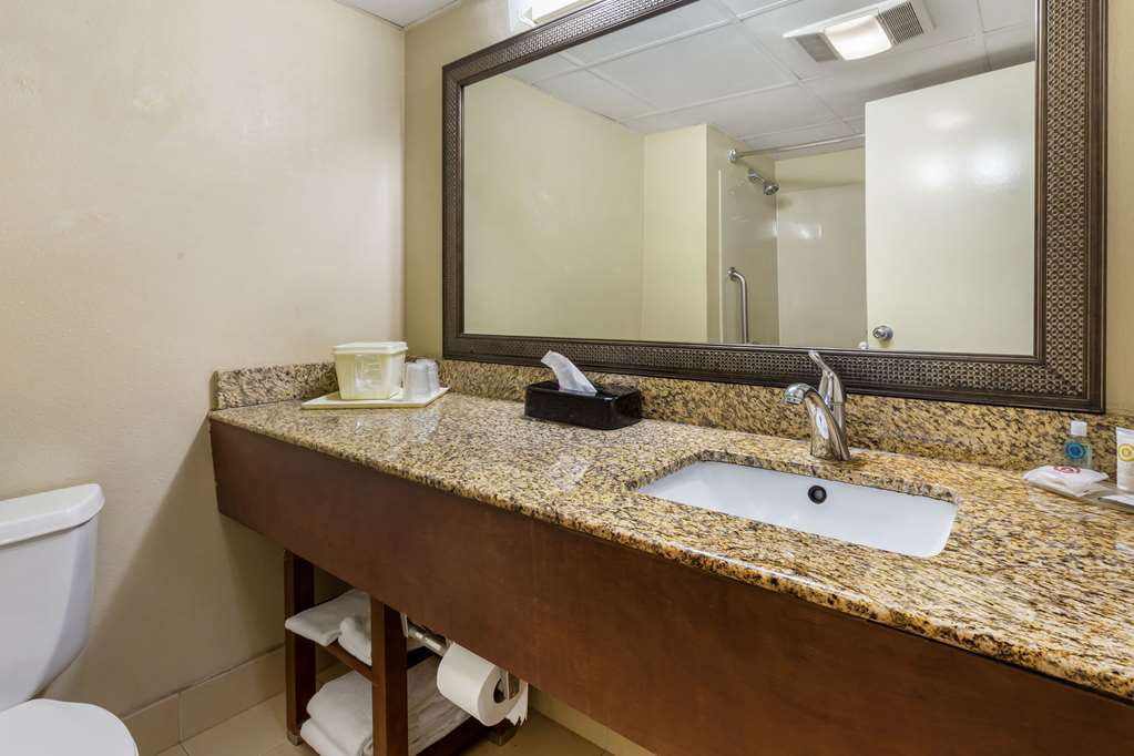 Clarion Pointe Durham Research Triangle Park - photo 20