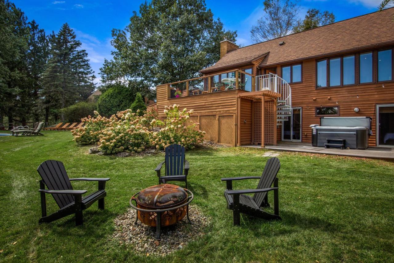 Relaxing Catskill Escape Mountain Views Hot Tub Fire Pit Heated Pool in Catskill, United States