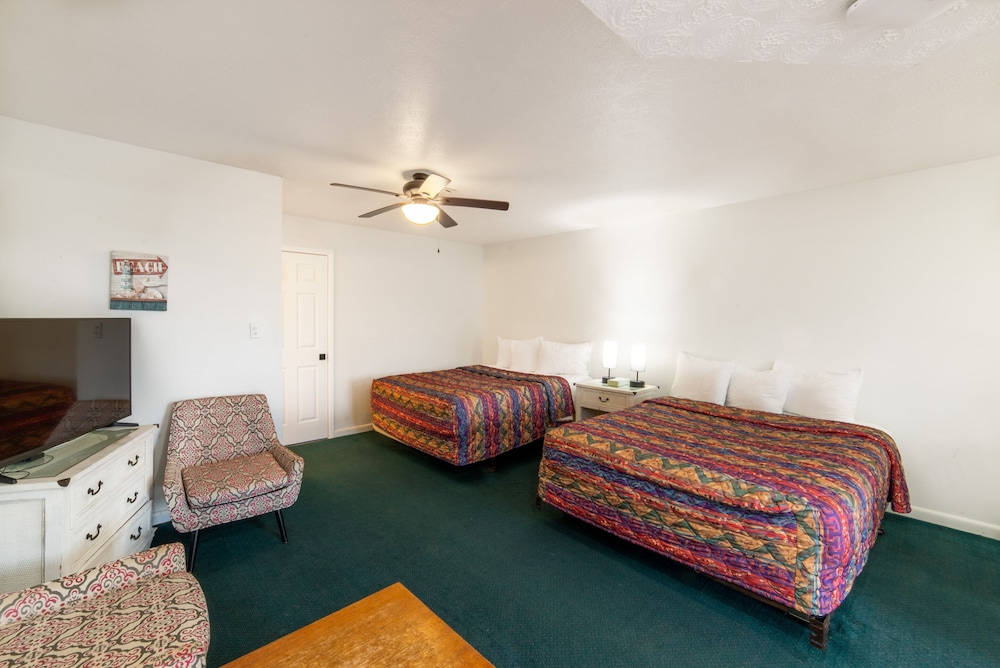 Captain's Table Hotel - photo 101
