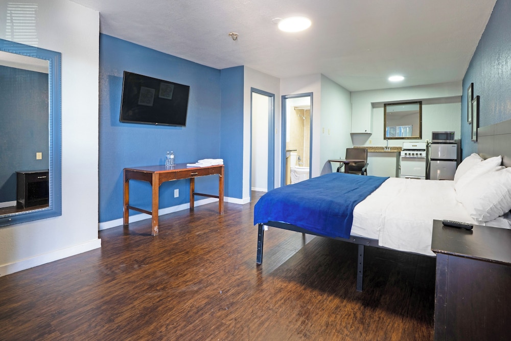 Super 7 Inn By OYO San Antonio NW Medical Center - photo 25