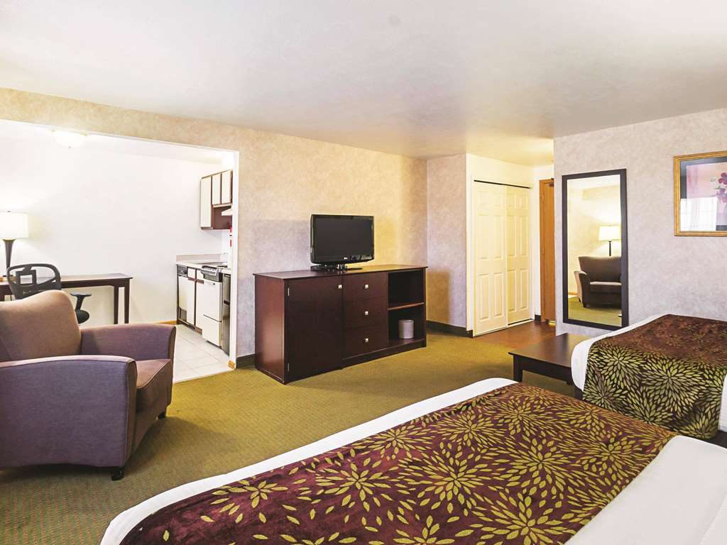 La Quinta Inn & Suites by Wyndham Woodburn - photo 17