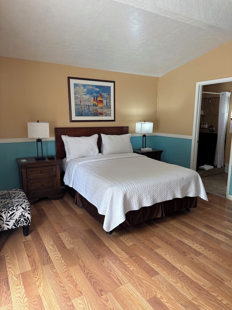 Carmel Resort Inn - photo 33