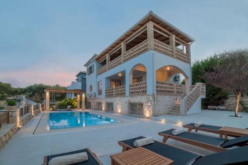 Villa Daphne With Private Pool Two Bedroom Villa Sleeps 5 — 4-Star Luxury Hotel in Zakynthos, Greece