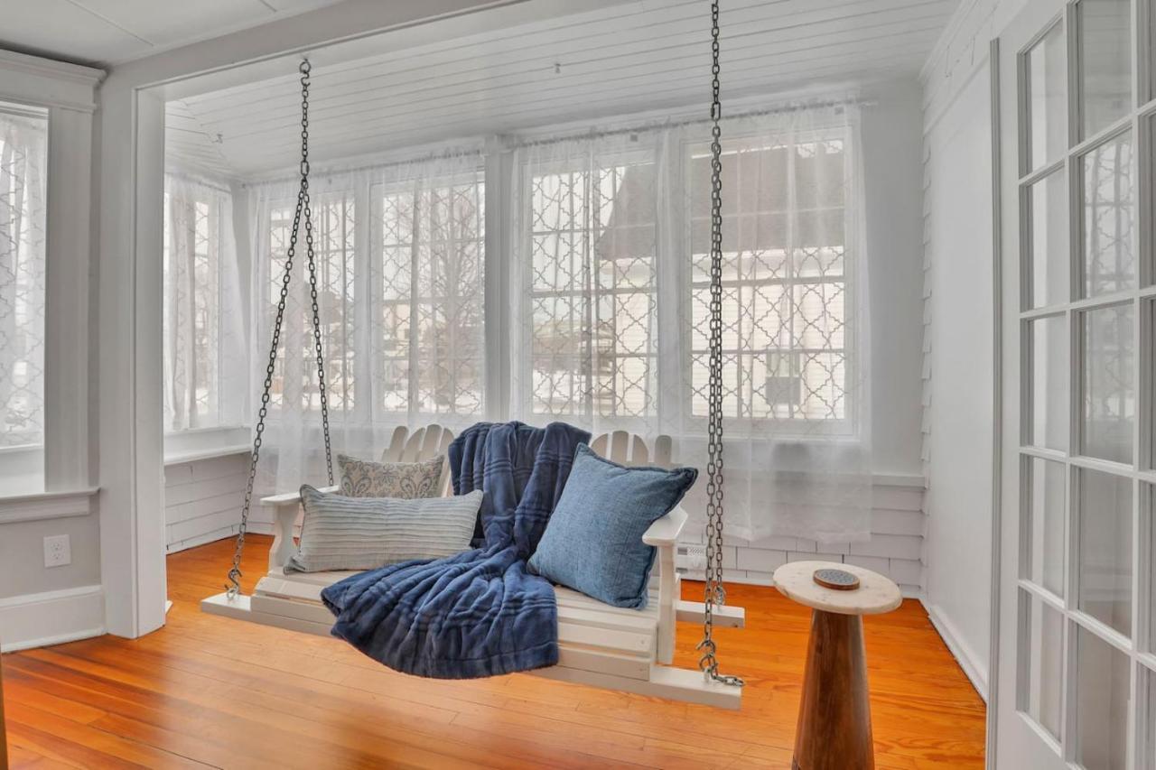 West Hartford Center Charming New England Apt — 4-Star Luxury Hotel in West Hartford, United States