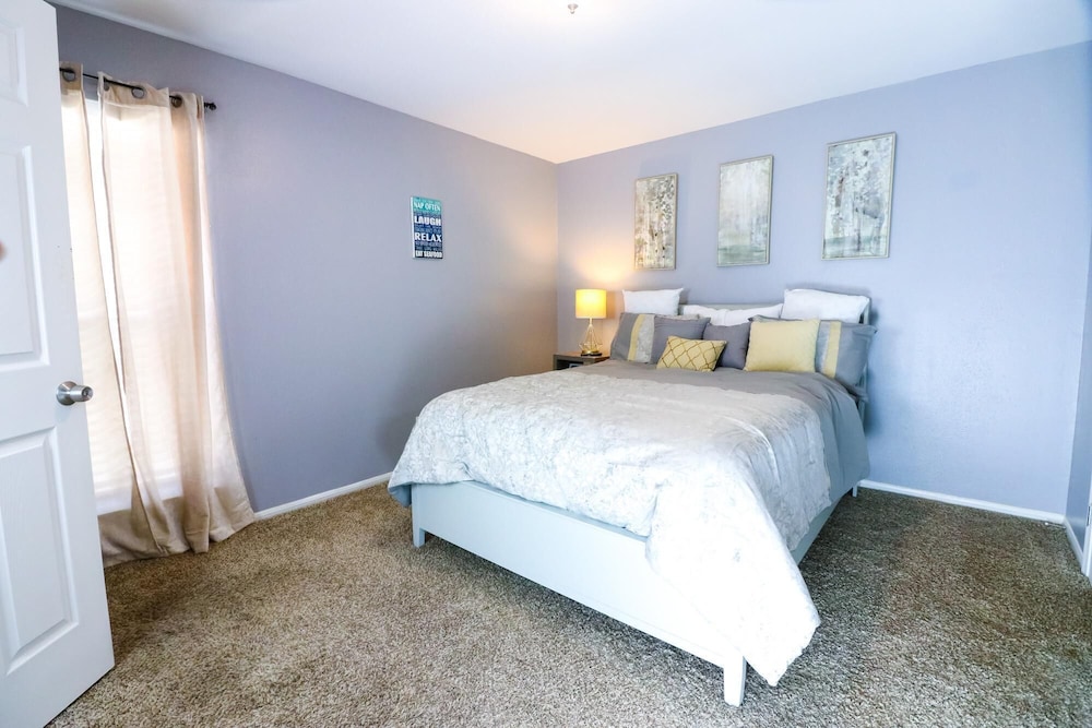 No Worries Beautiful 2 bed 2 bath at The Palms Great Location and Amenities Galore - photo 10
