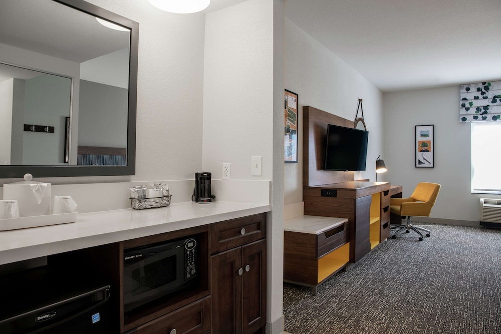 Hampton Inn & Suites Los Angeles Sherman Oaks - photo 35