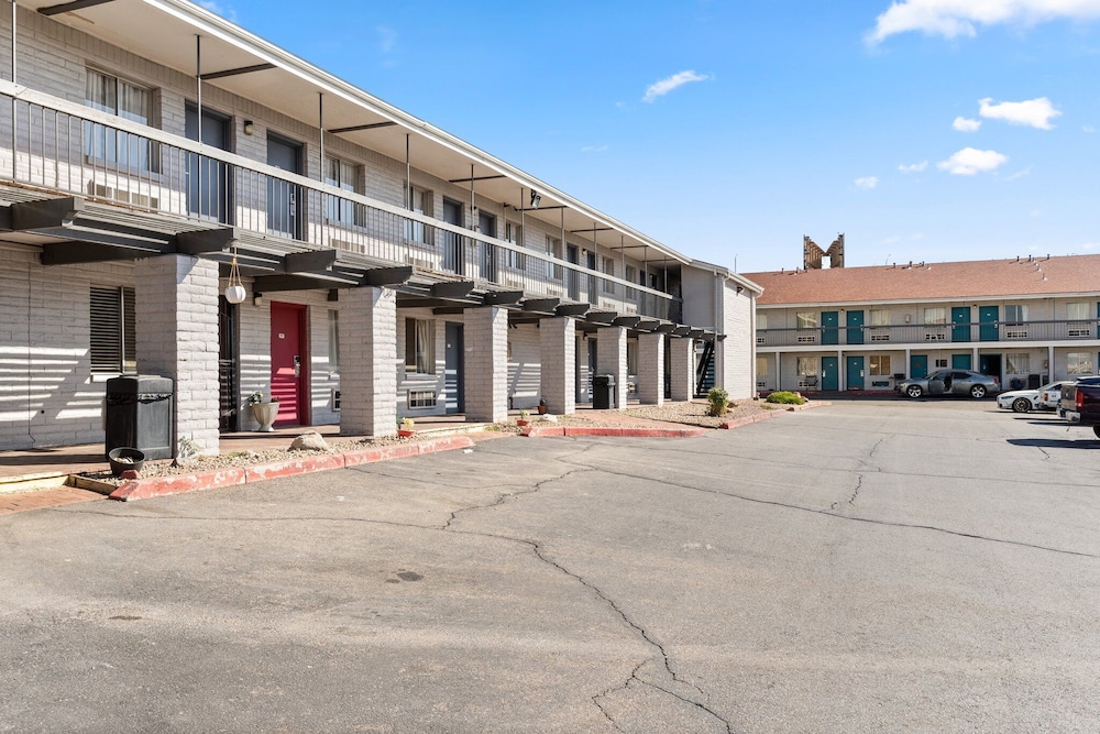 Extend A Suites Midtown Albuquerque - photo 33