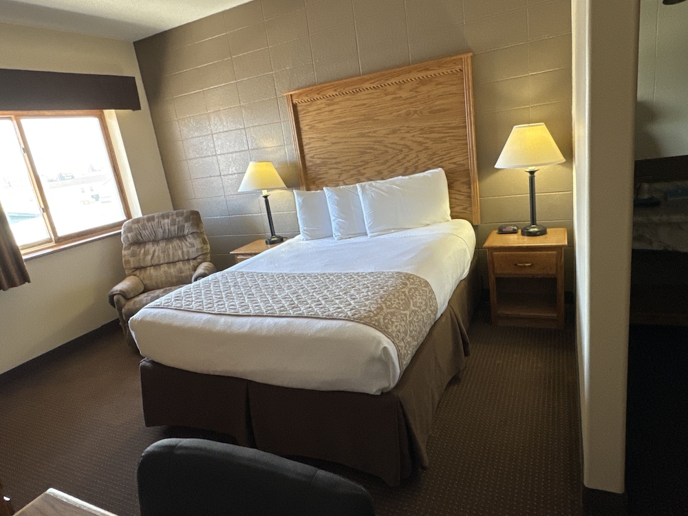 Wrangler Inn - photo 5