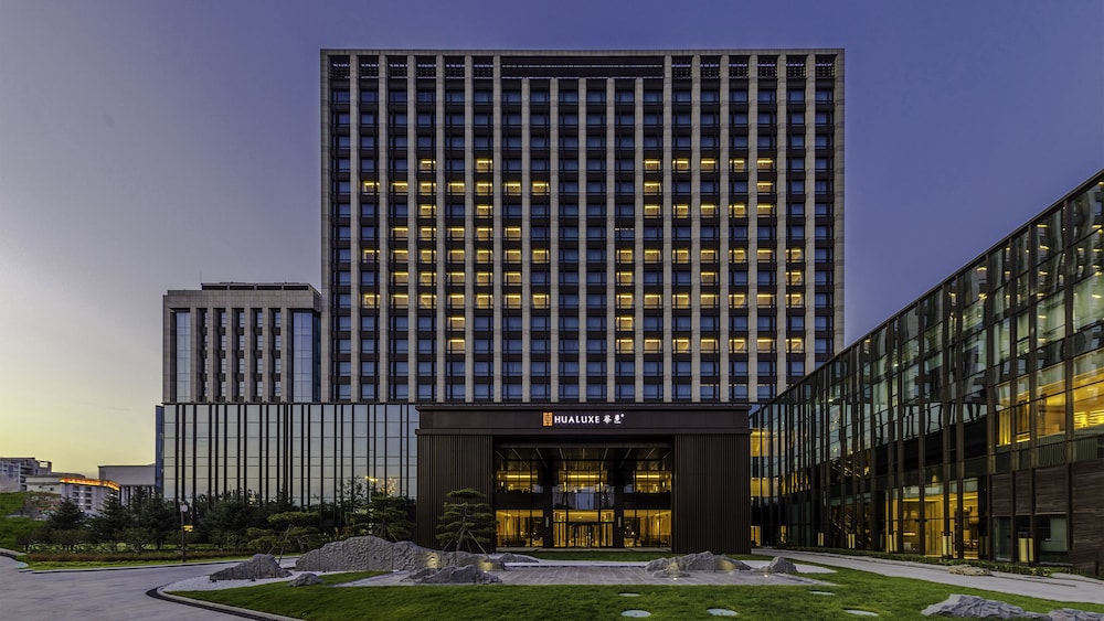 Hualuxe Beijing Xinan By Ihg — 4-Star Luxury Hotel in Beijing, People's Republic of China