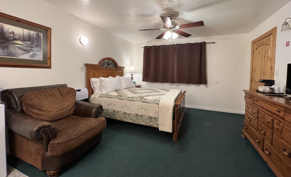 The Snuggle Inn - photo 14