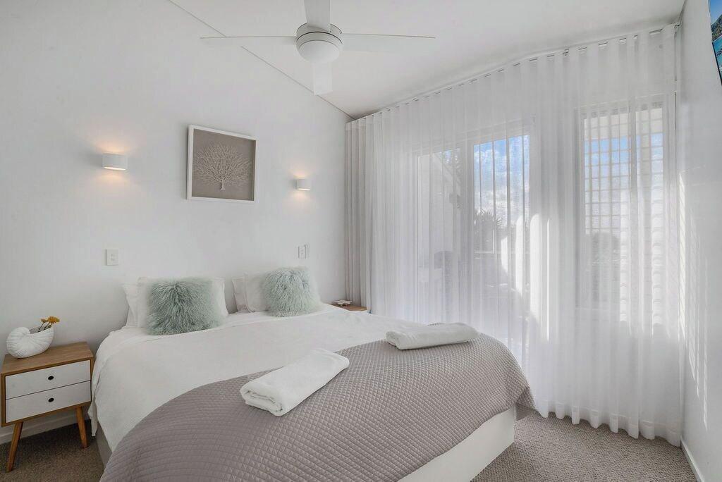 Lennox Head Waves Beachfront Penthouse — 4-Star Luxury Hotel in Lennox Head, Australia
