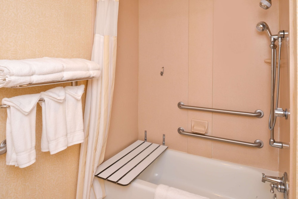 Hilton Garden Inn Terre Haute - photo 50