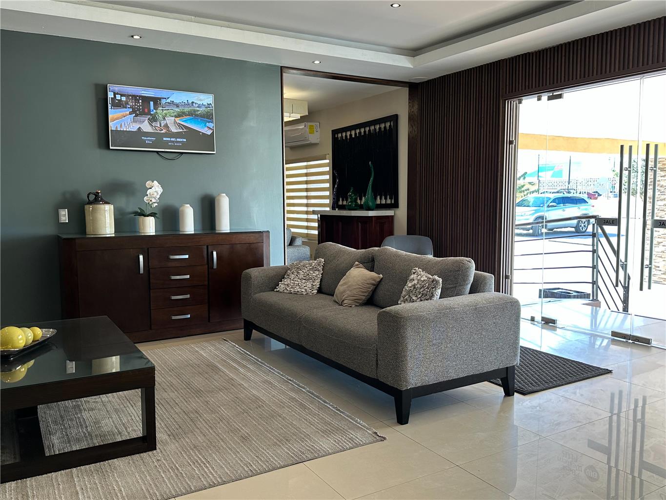 Lobby x
