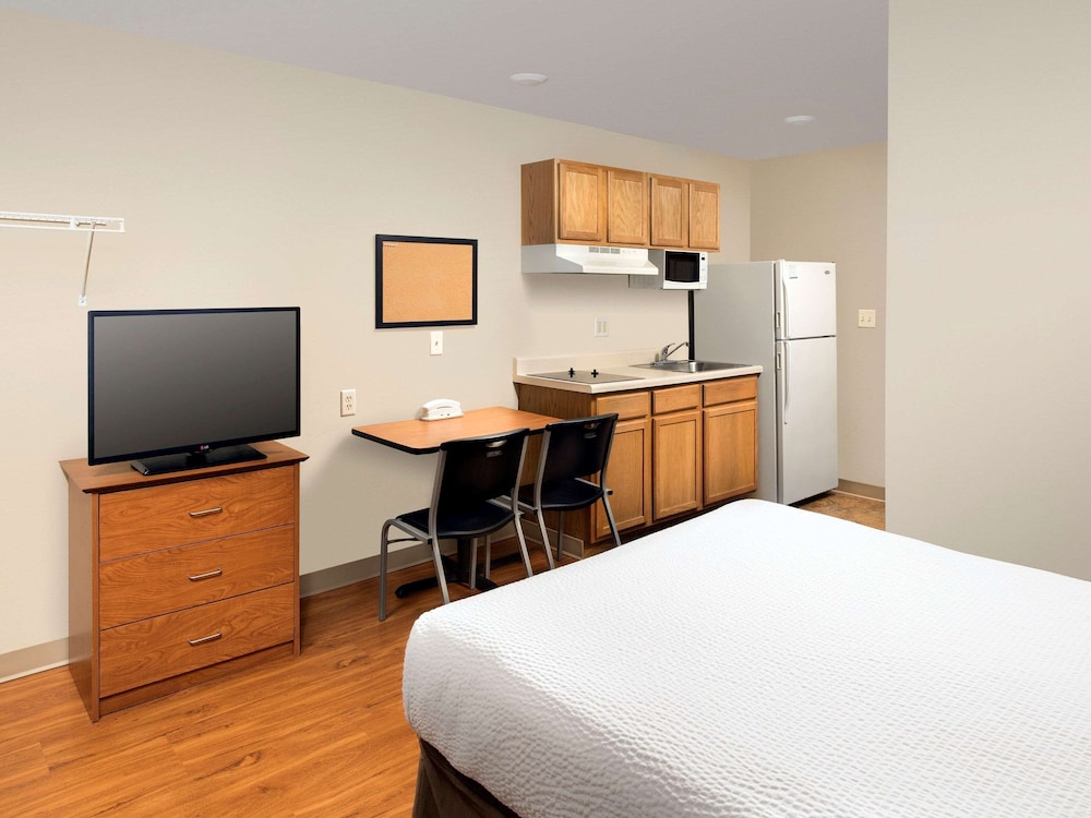 WoodSpring Suites Louisville Clarksville - photo 7
