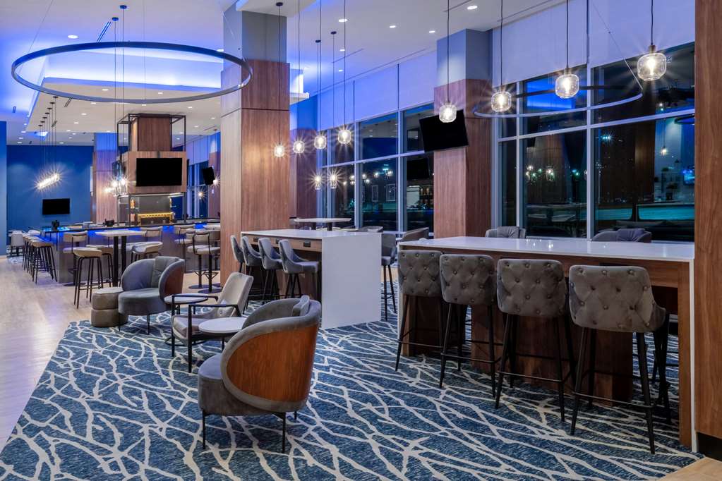 La Quinta Inn & Suites by Wyndham Nashville Downtown Stadium - photo 8