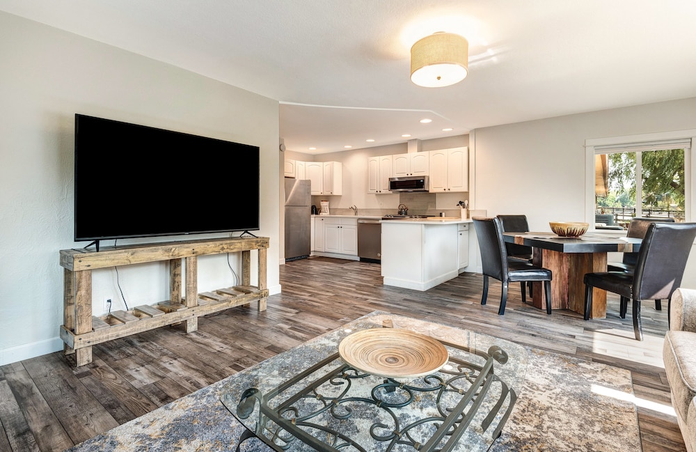 Bend Riverside Inn & Suites - photo 263