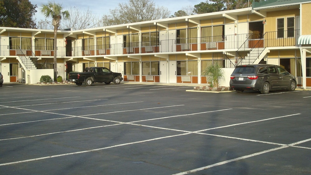 Best Rest Inn - photo 12