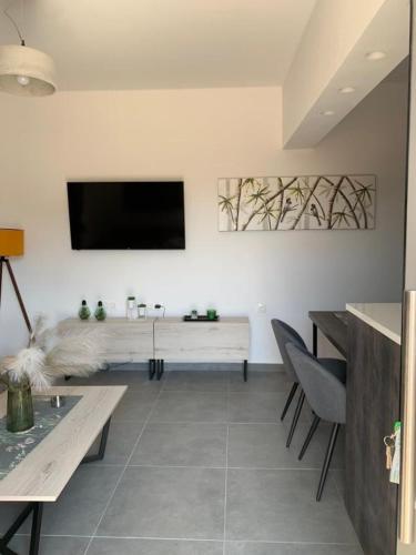 Rhodes Comfort Luxury Apartment — 4-Star Luxury Hotel in Rodos, Greece