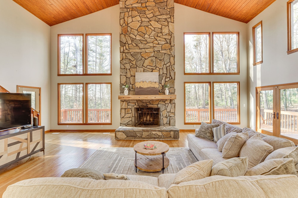 Secluded Blue Ridge Retreat on 4 Acres — hotel in Morganton